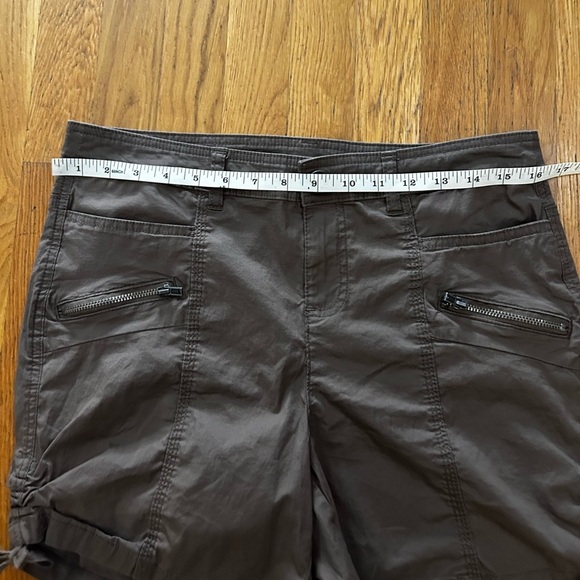 Style & Co Women’s Zip-Pocket Cargo Shorts - Picture 9 of 12